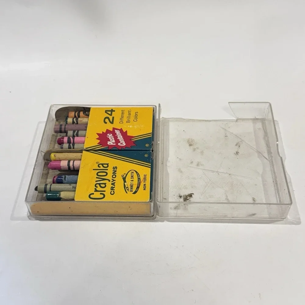 Vintage 70's Crayola Crayons in Hard Plastic Case Binney‎ & Smith USA Used Read
